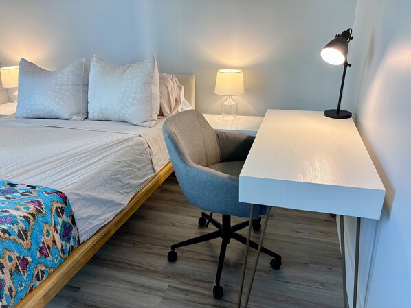 Skrivbord, strykjärn/strykbräda, gratis wi-fi och sängkläder