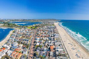 Beach nearby - Beach House | 150ft from beach & 3 parking spots! (San Diego)