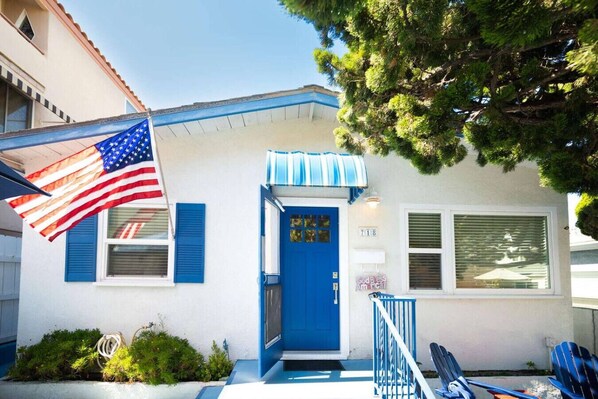 Exterior detail - Beach House | 150ft from beach & 3 parking spots! (San Diego)