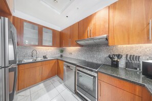 Fridge, microwave, oven, stovetop