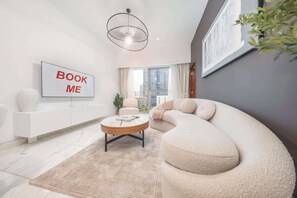Interior - Free housekeeping visits during your stay - StayShort - Modern 1 Bed in Central Park Sleeps 2 with Pool (DIFC)