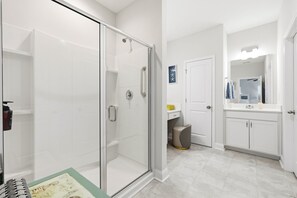 Shower, towels, shampoo, toilet paper
