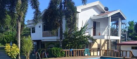 Mặt tiền nơi lưu trú