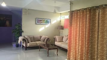 Signature House, 4 Bedrooms, Private Pool, Pool View | Living room | 50-inch Smart TV with cable channels