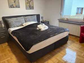 1 غرفة نوم ومكواة/لوح كي وواي فاي وملاءات أسرّة