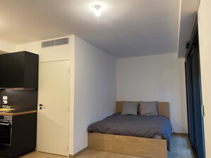 1 bedroom, bed sheets