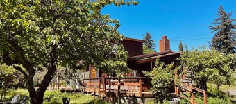 Orchard Farmhouse on Camano Island with WiFi / Ocean View / Fire Pit / Laundry