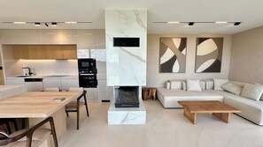 TV connectée de 65 pouces avec chaînes numériques