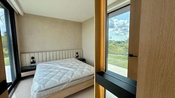 Luxury Villa, Mountain View | Premium bedding, blackout drapes, iron/ironing board, free WiFi
