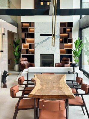 ลักซ์ชัวรี่วิลล่า, วิวภูเขา | ห้องรับประทานอ าหาร