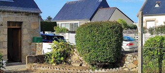 10 min. walk from the Sillon de Talbert, ideal house for a couple.