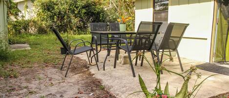 屋外ダイニングエリア