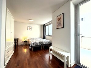 Iron/ironing board, WiFi, bed sheets - Charming studio with WiFi and AC in Marques de Pombal Lisboa (Lisboa)