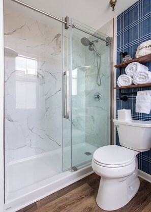 Bathroom - The Woodford Hotel (Versailles)