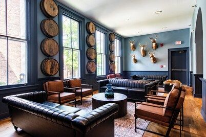 The Woodford Hotel
