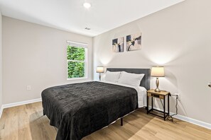 3 chambres, fer et planche à repasser, Wi-Fi, draps fournis