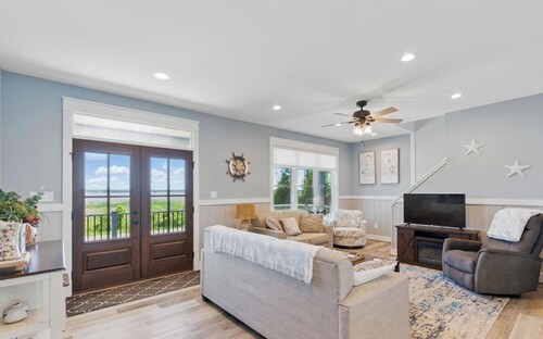 Amazing Dunnsville River House With Great Views and Sunrises, Peaceful Setting.