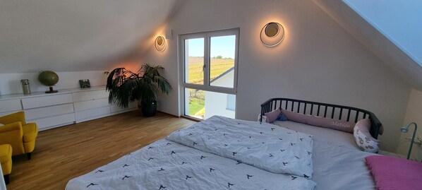 5 bedrooms, desk, iron/ironing board, free WiFi