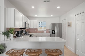 Private kitchen - New~Renovated + Private Pool + Short Walk to Beach (Destin)