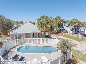 Pool - New~Renovated + Private Pool + Short Walk to Beach (Destin)