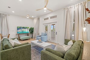 TV - *New*~Renovated Home with Private Pool (Destin)