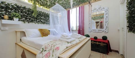 6 bedrooms, WiFi (free), bed sheets