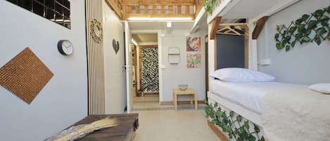 6 bedrooms, free WiFi, bed sheets