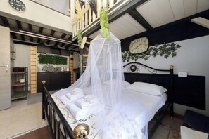 6 bedrooms, free WiFi, bed sheets