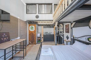 6 bedrooms, free WiFi, bed sheets