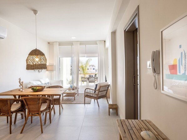 Dining - 2 bedroom ground floor apartment (Kapparis)