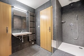Hair dryer, towels - Blueground | Prague 3, furnished, Žižkov tower (PRG-45) (Prague)