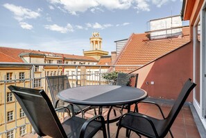 Outdoor dining - Blueground | Prague 3, furnished, Žižkov tower (PRG-45) (Prague)