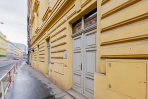 Exterior detail - Blueground | Prague 5, furnished, close to offices (PRG-47) (Prague)