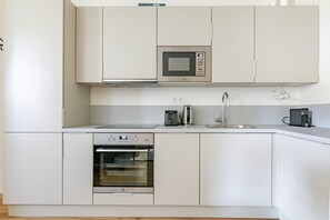 Microwave, oven, dishwasher, cookware/dishes/utensils - Blueground | Prague 5, furnished, close to offices (PRG-47) (Prague)