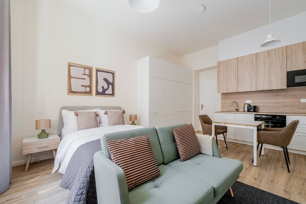 Iron/ironing board, free WiFi, bed sheets