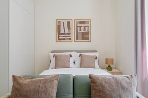 Iron/ironing board, free WiFi, bed sheets