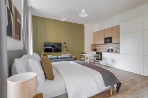 Iron/ironing board, free WiFi, bed sheets