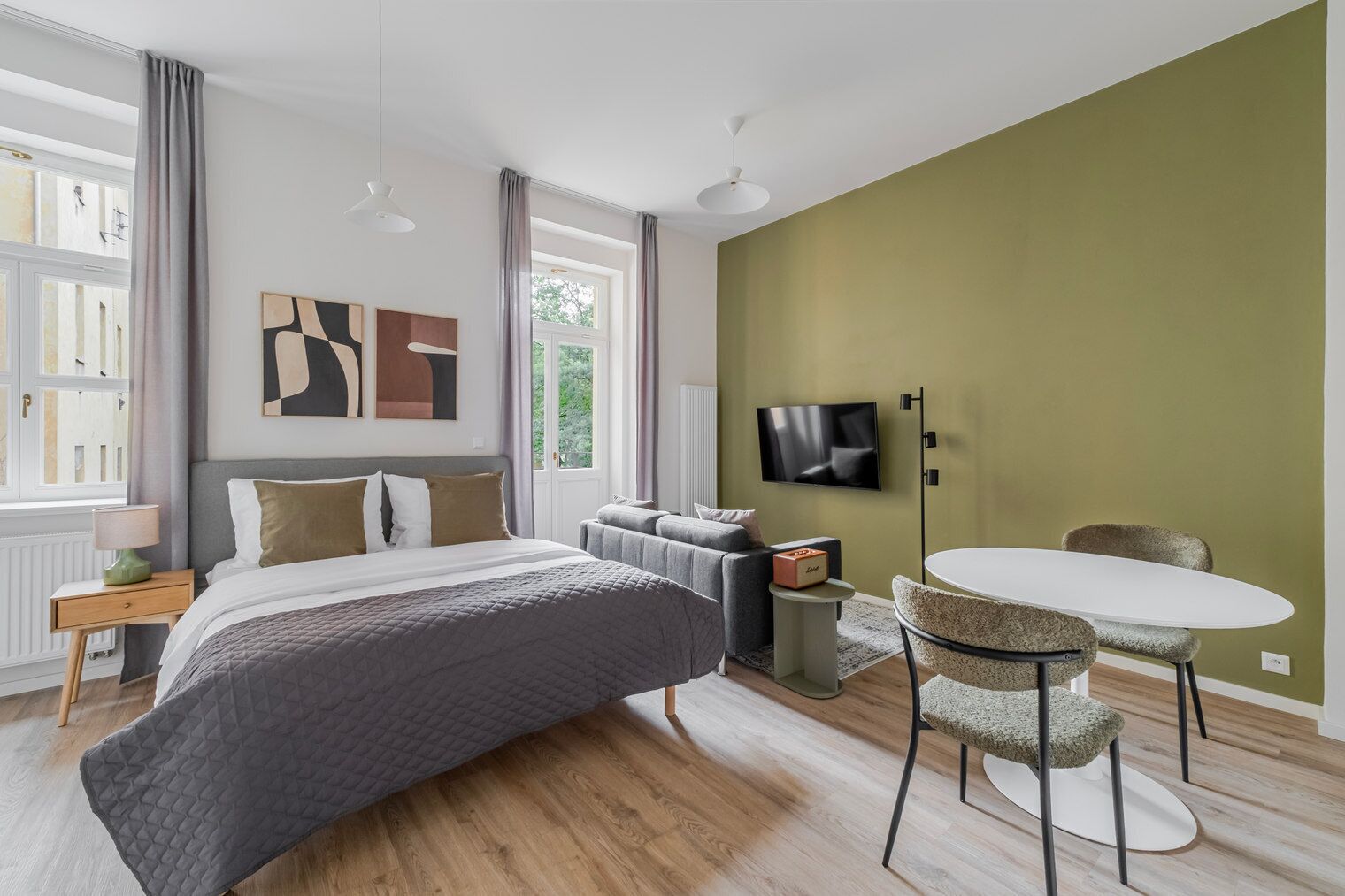 Iron/ironing board, free WiFi, bed sheets