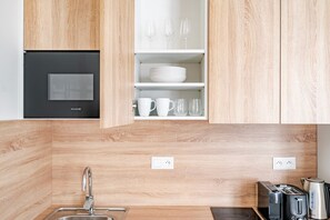 Microwave, dishwasher, cookware/dishes/utensils