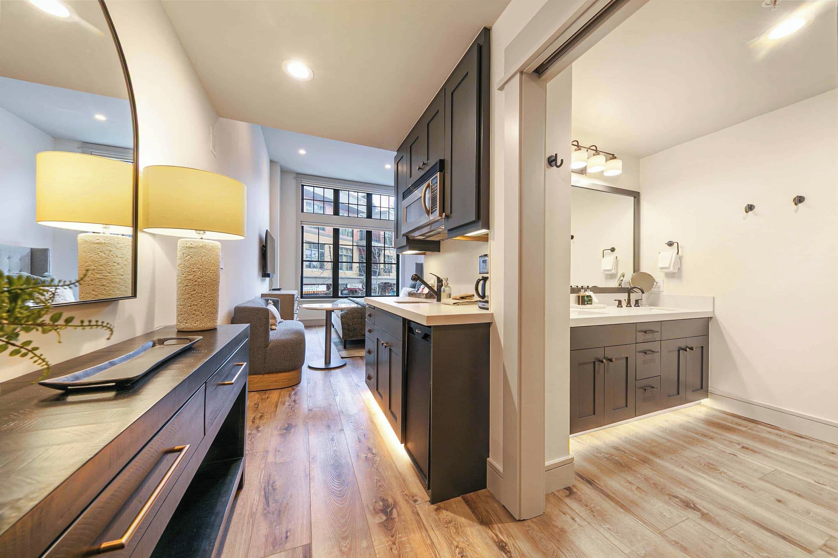 Micro-ondes, plaque de cuisson, cafetière/bouilloire