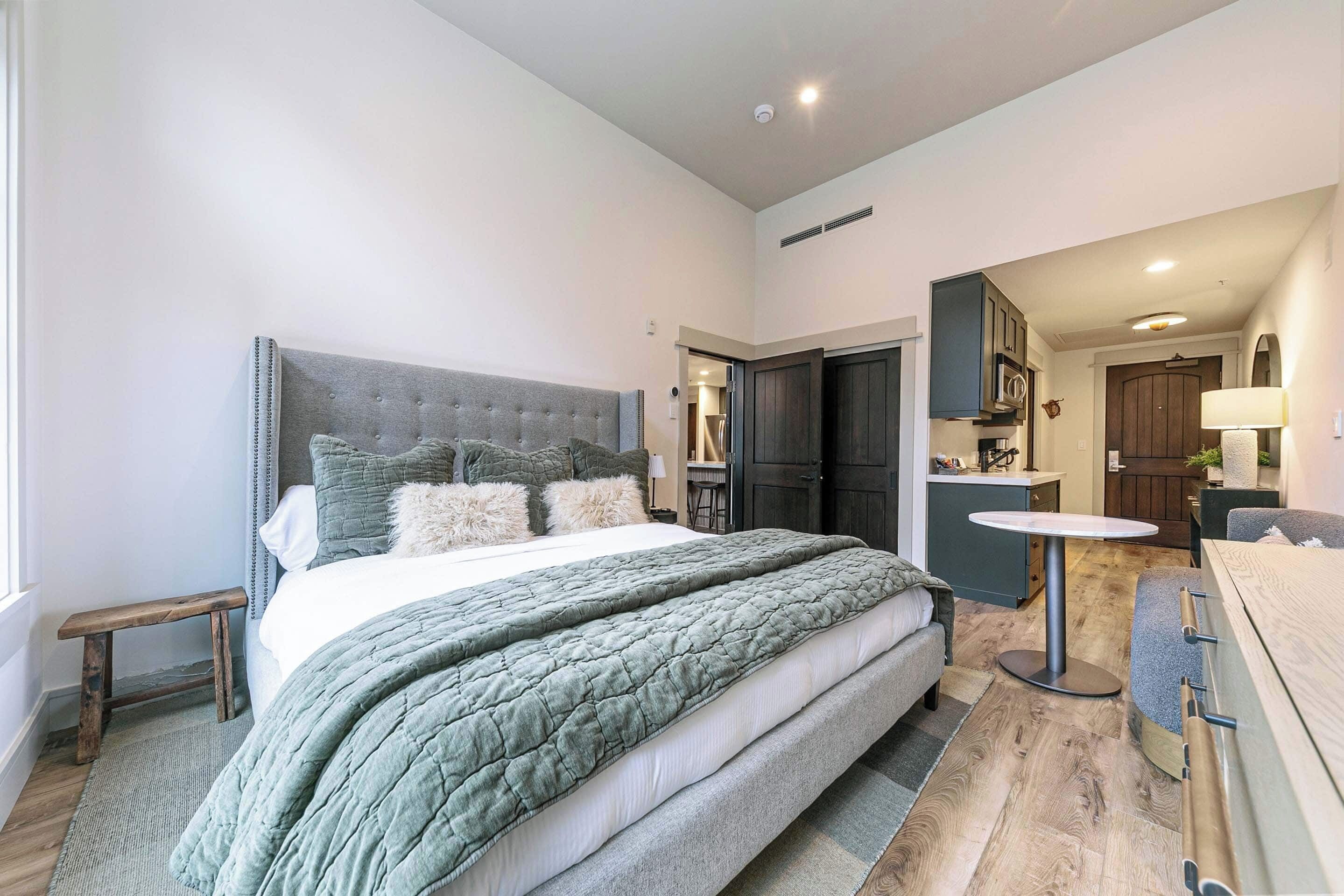 Strykejern/-brett, reiseseng for barn, wi-fi og sengetøy