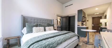 Strykejern/-brett, reiseseng for barn, wi-fi og sengetøy