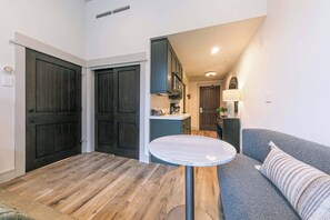 Interior - Catamount Lodge 101A -  Studio (Truckee)