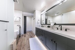 Sèche-cheveux, serviettes fournies