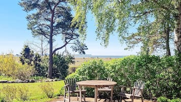 House | Outdoor dining