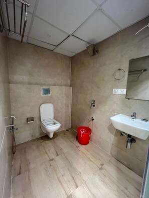 Double Room, City View | Bathroom | Slippers, towels