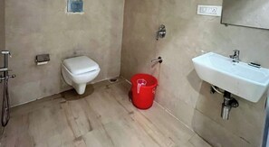 Double Room, City View | Bathroom | Slippers, towels