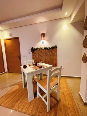 Appartement, 1 chambre, accessible aux personnes à mobilité réduite, fumeur | Salle à manger