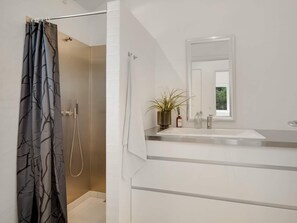 House | Bathroom