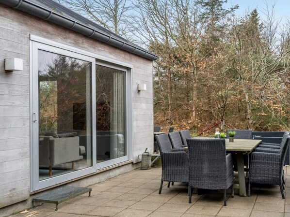 Outdoor dining - 4 Star Holiday Home in Blokhus (Blokhus)